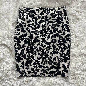 LOFT Ann Taylor Black & White Floral Pencil Skirt Size 2 Lined Career Workwear